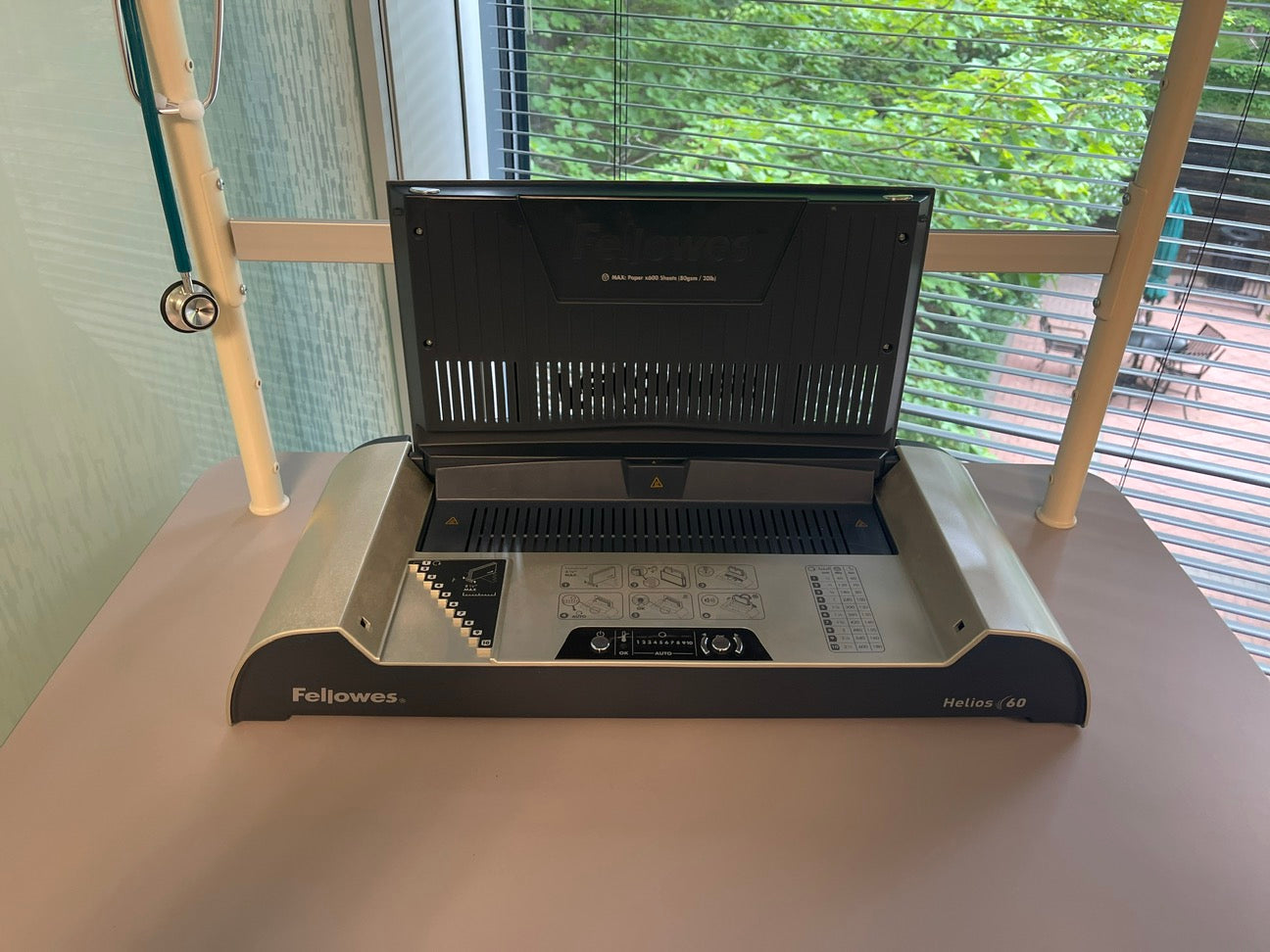 Fellowes Helios machine