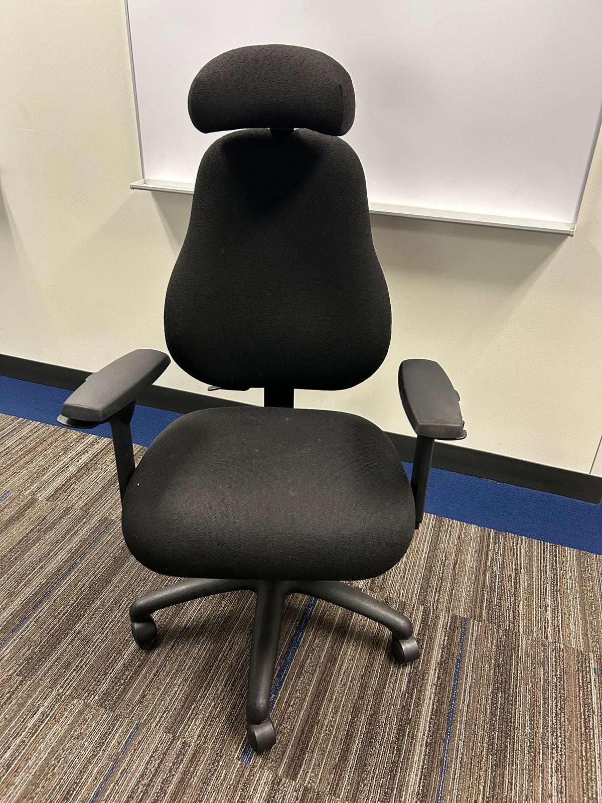Meridian W/Headrest Black Chair