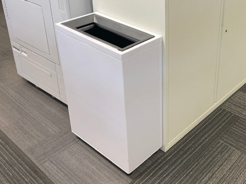 Trash Can - White / Medium Height